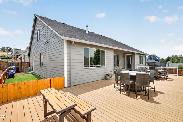 327 Arrowhead Trail, Eagle Point, OR 97524