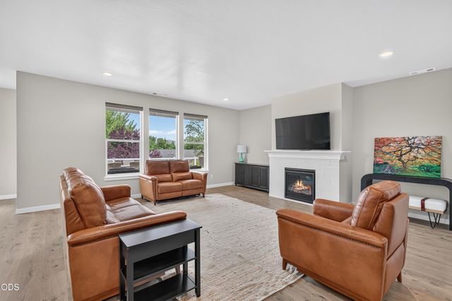 327 Arrowhead Trail, Eagle Point, OR 97524