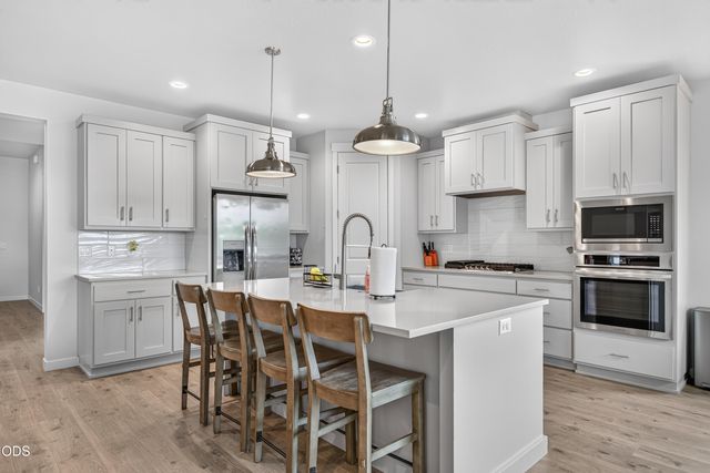 327 Arrowhead Trail, Eagle Point, OR 97524