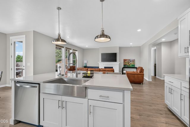 327 Arrowhead Trail, Eagle Point, OR 97524