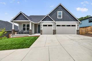 327 Arrowhead Trail, Eagle Point, OR 97524
