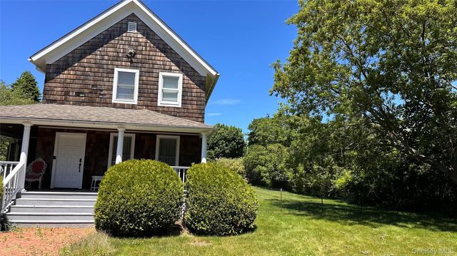 10 Kerrie Court, Southampton, NY 11968