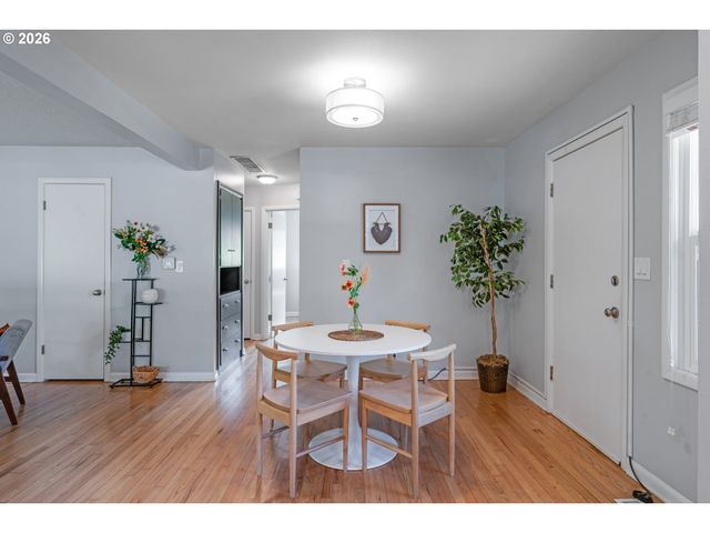 1026 Se NEHALEM St, Portland, OR 97202