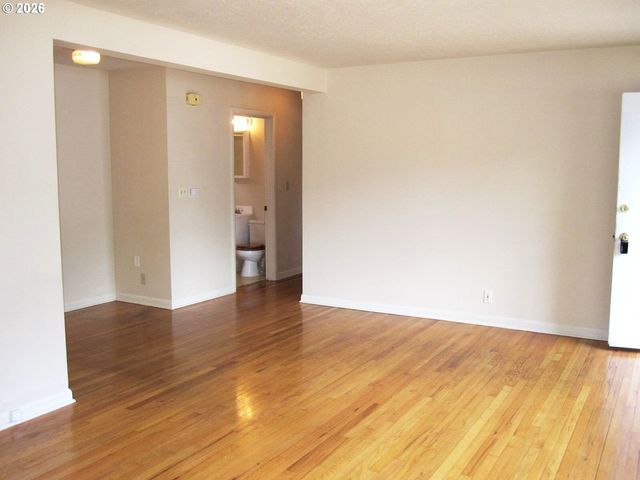 1026 Se NEHALEM St, Portland, OR 97202