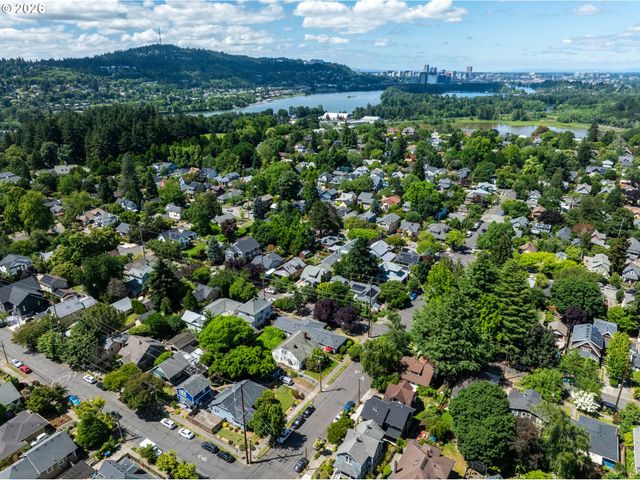 1026 Se NEHALEM St, Portland, OR 97202