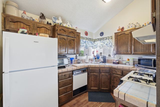 1205 E Ferguson Avenue, Visalia, CA 93292