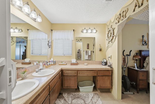 1205 E Ferguson Avenue, Visalia, CA 93292