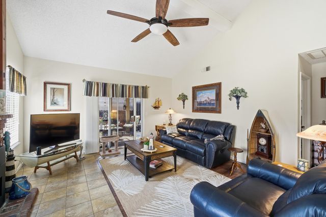 1205 E Ferguson Avenue, Visalia, CA 93292