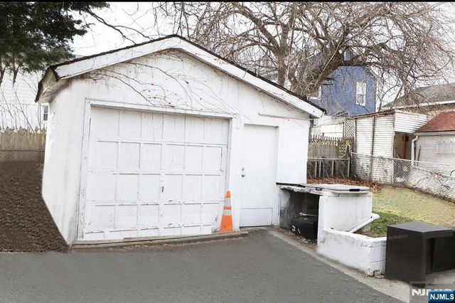 16 Krueger Place, Passaic, NJ 07055