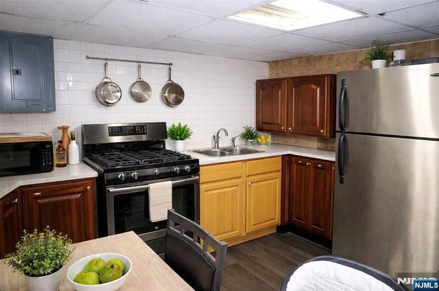 16 Krueger Place, Passaic, NJ 07055