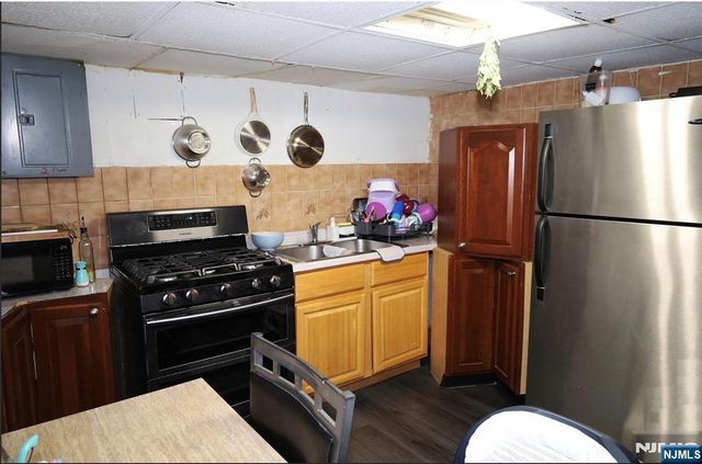 16 Krueger Place, Passaic, NJ 07055