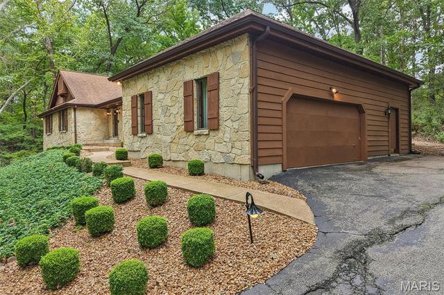 2260 Ridgley Woods Drive, Chesterfield, MO 63005