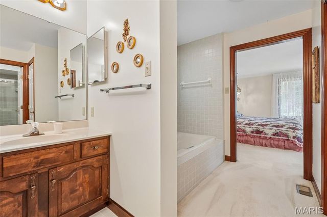 2260 Ridgley Woods Drive, Chesterfield, MO 63005