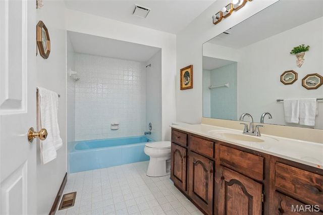 2260 Ridgley Woods Drive, Chesterfield, MO 63005