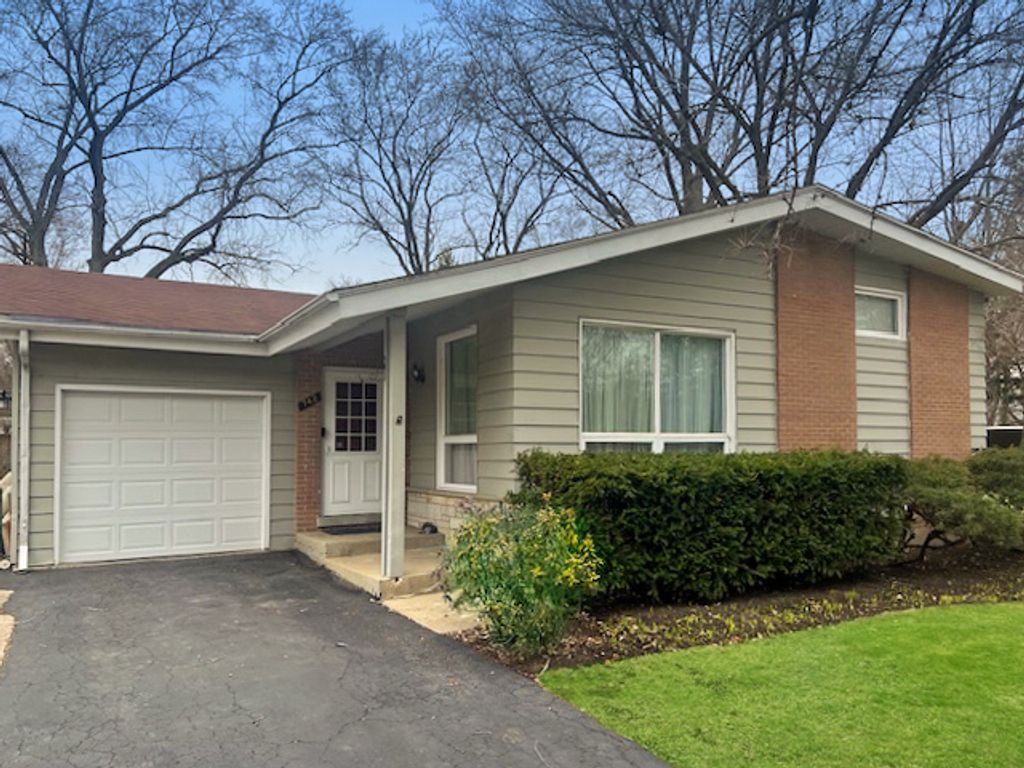 742 Pine Street, Deerfield, IL 60015