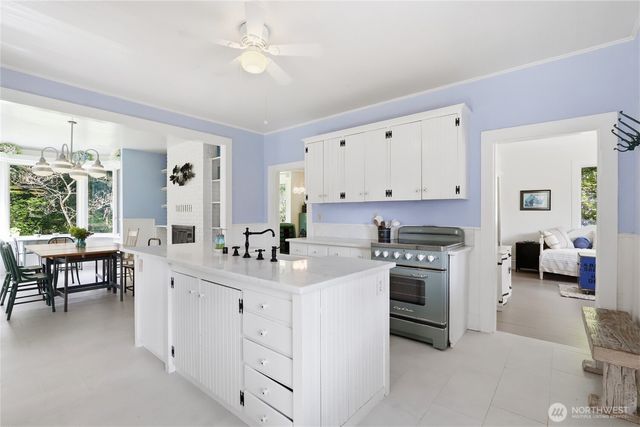 10472 NE Sunrise Bluff Lane, Bainbridge Island, WA 98110
