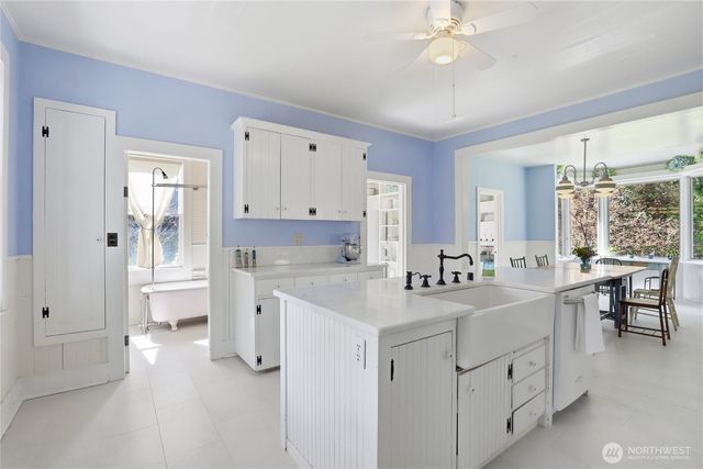 10472 NE Sunrise Bluff Lane, Bainbridge Island, WA 98110