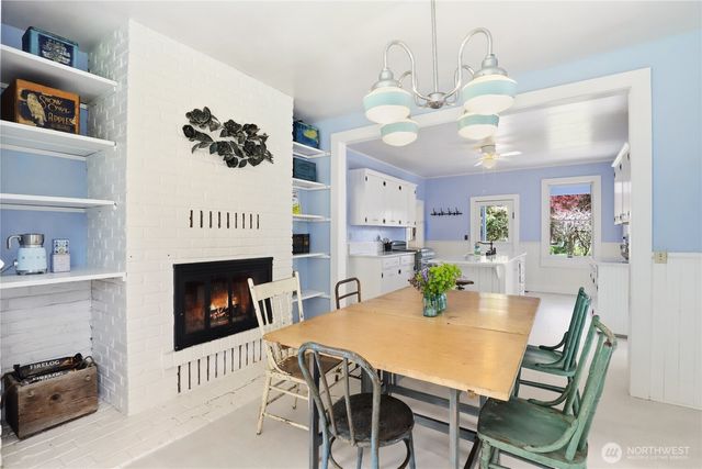 10472 NE Sunrise Bluff Lane, Bainbridge Island, WA 98110