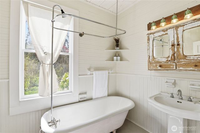 10472 NE Sunrise Bluff Lane, Bainbridge Island, WA 98110