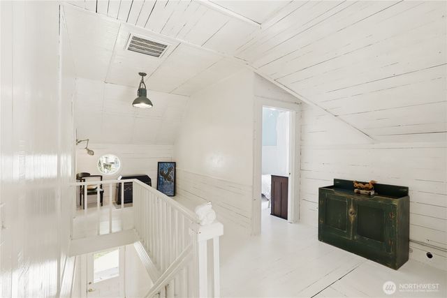 10472 NE Sunrise Bluff Lane, Bainbridge Island, WA 98110