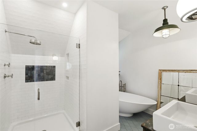 10472 NE Sunrise Bluff Lane, Bainbridge Island, WA 98110