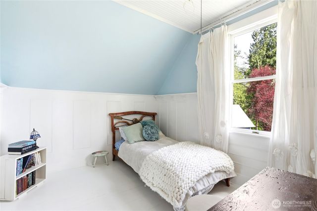 10472 NE Sunrise Bluff Lane, Bainbridge Island, WA 98110