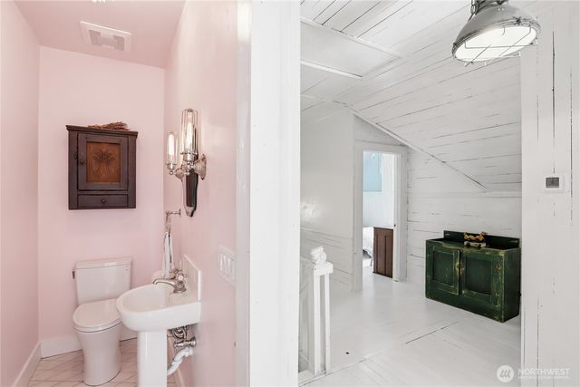 10472 NE Sunrise Bluff Lane, Bainbridge Island, WA 98110