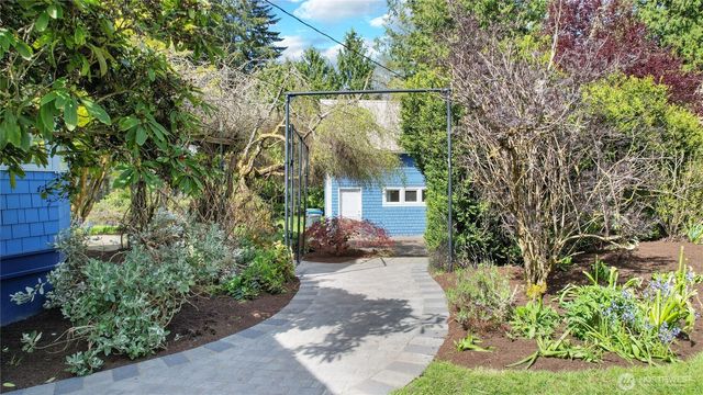 10472 NE Sunrise Bluff Lane, Bainbridge Island, WA 98110
