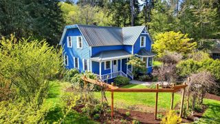 10472 NE Sunrise Bluff Lane, Bainbridge Island, WA 98110