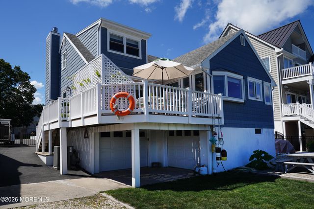 203 Riverside Drive N, Brick, NJ 08724