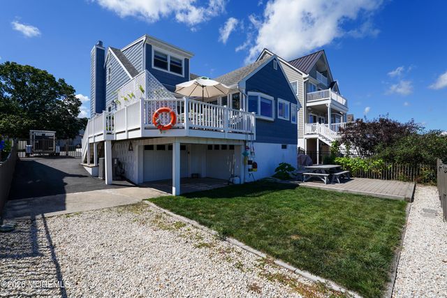 203 Riverside Drive N, Brick, NJ 08724