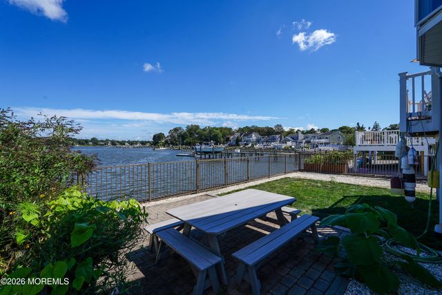 203 Riverside Drive N, Brick, NJ 08724