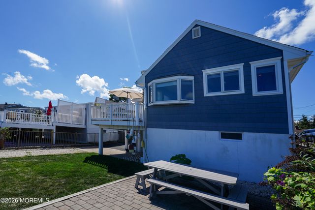 203 Riverside Drive N, Brick, NJ 08724