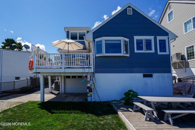 203 Riverside Drive N, Brick, NJ 08724