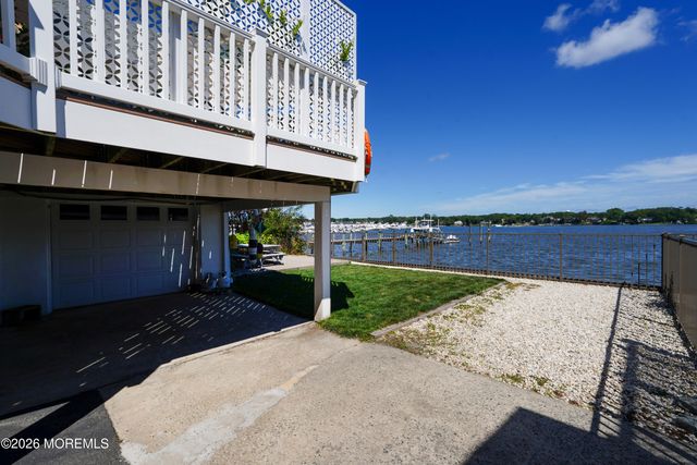 203 Riverside Drive N, Brick, NJ 08724