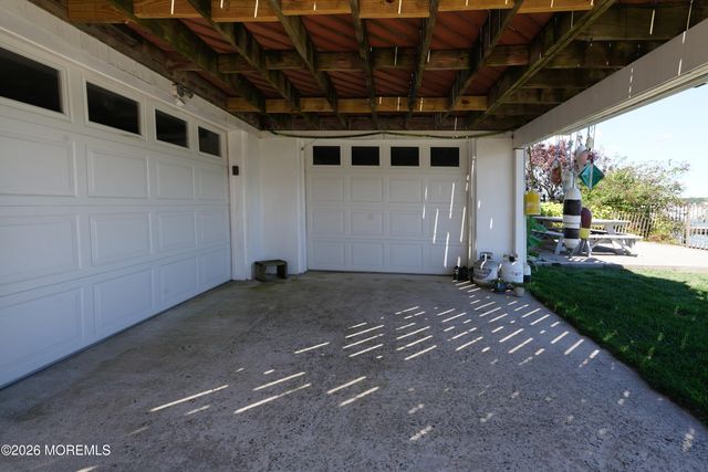 203 Riverside Drive N, Brick, NJ 08724