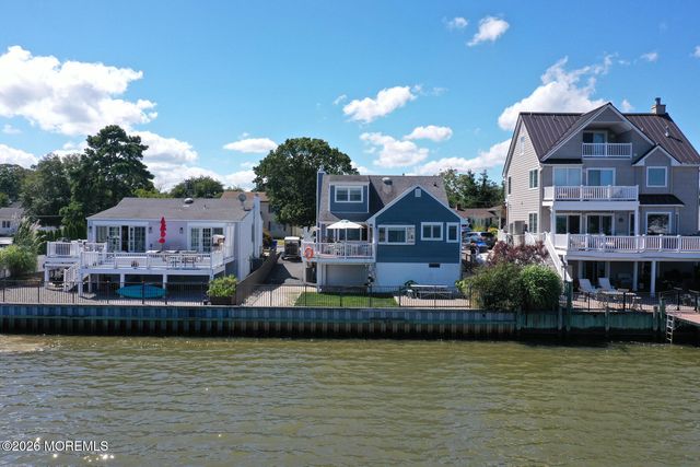 203 Riverside Drive N, Brick, NJ 08724