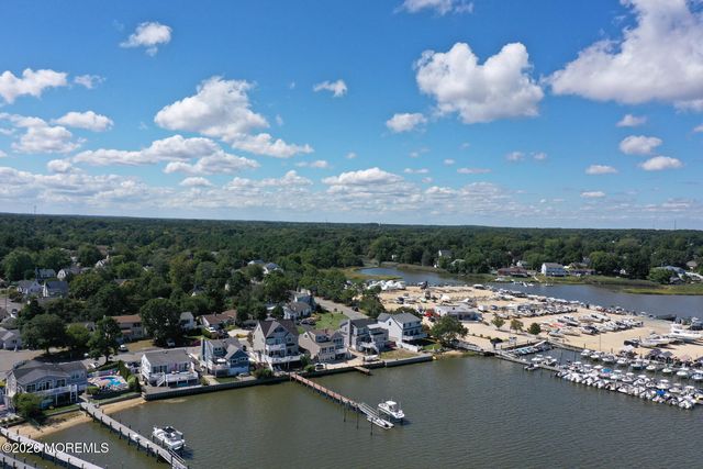 203 Riverside Drive N, Brick, NJ 08724