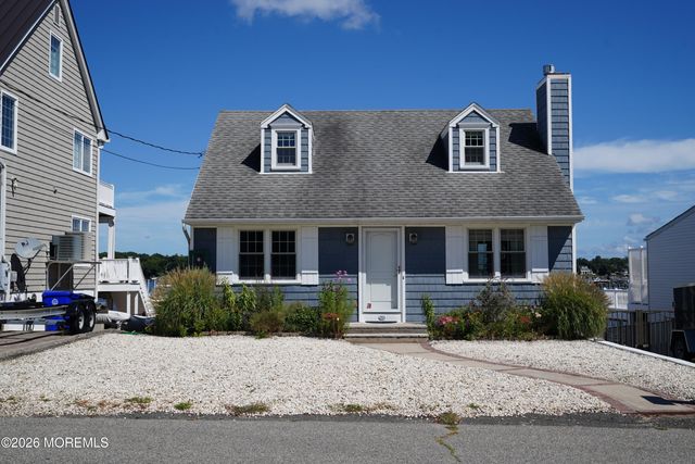 203 Riverside Drive N, Brick, NJ 08724