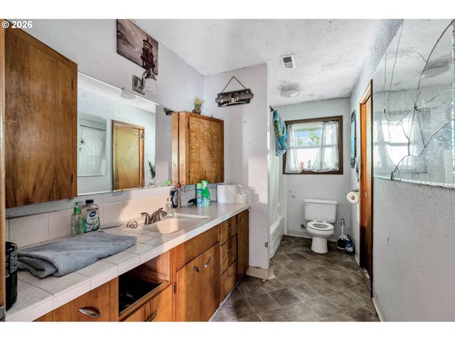 24051 S UPPER HIGHLAND Rd, Colton, OR 97017