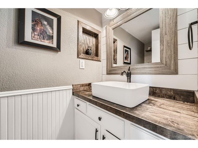 5954 S Netherland Cir, Centennial, CO 80015