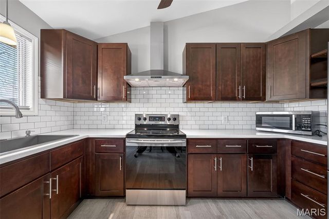 3065 Laurel Village Circle, St Peters, MO 63376