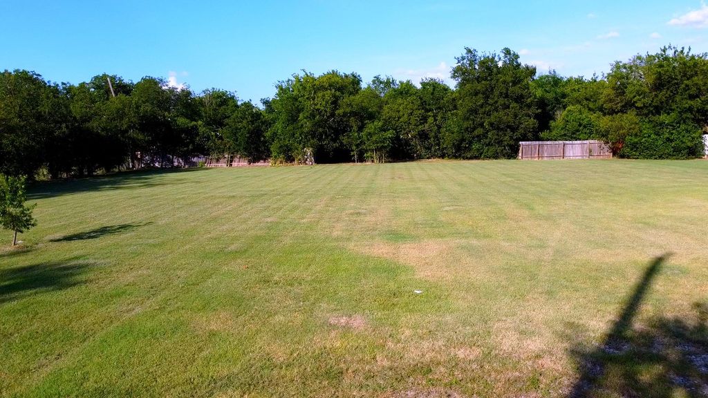2005 S Pine ST, Georgetown, TX 78626