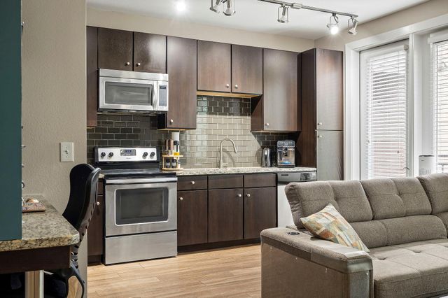 1900 Barton Springs RD 5033, Austin, TX 78704