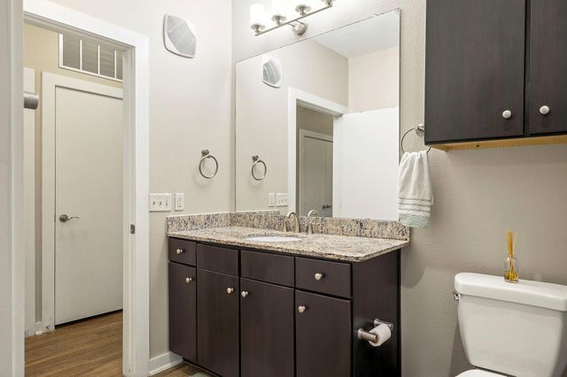 1900 Barton Springs RD 5033, Austin, TX 78704