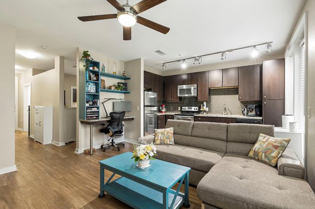 1900 Barton Springs RD 5033, Austin, TX 78704
