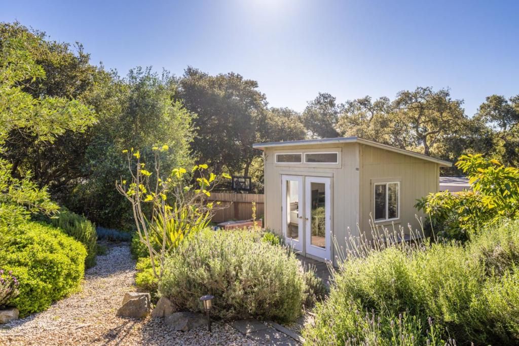 Image 29 of property listing at 25037 Valley Place, Carmel, CA 93923