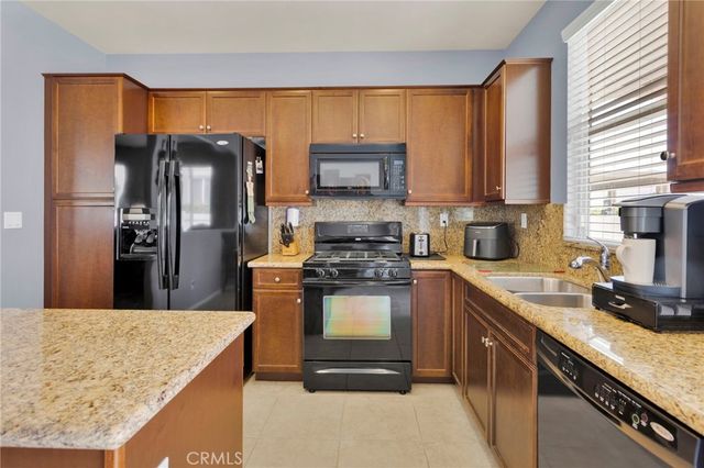 19459 Maple Creek, Apple Valley, CA 92308