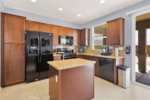 19459 Maple Creek, Apple Valley, CA 92308