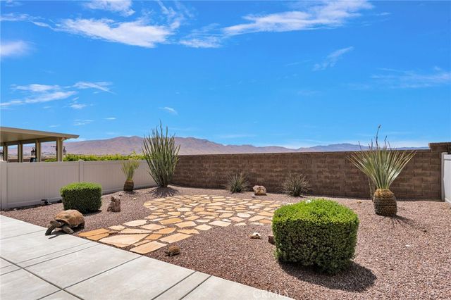 19459 Maple Creek, Apple Valley, CA 92308